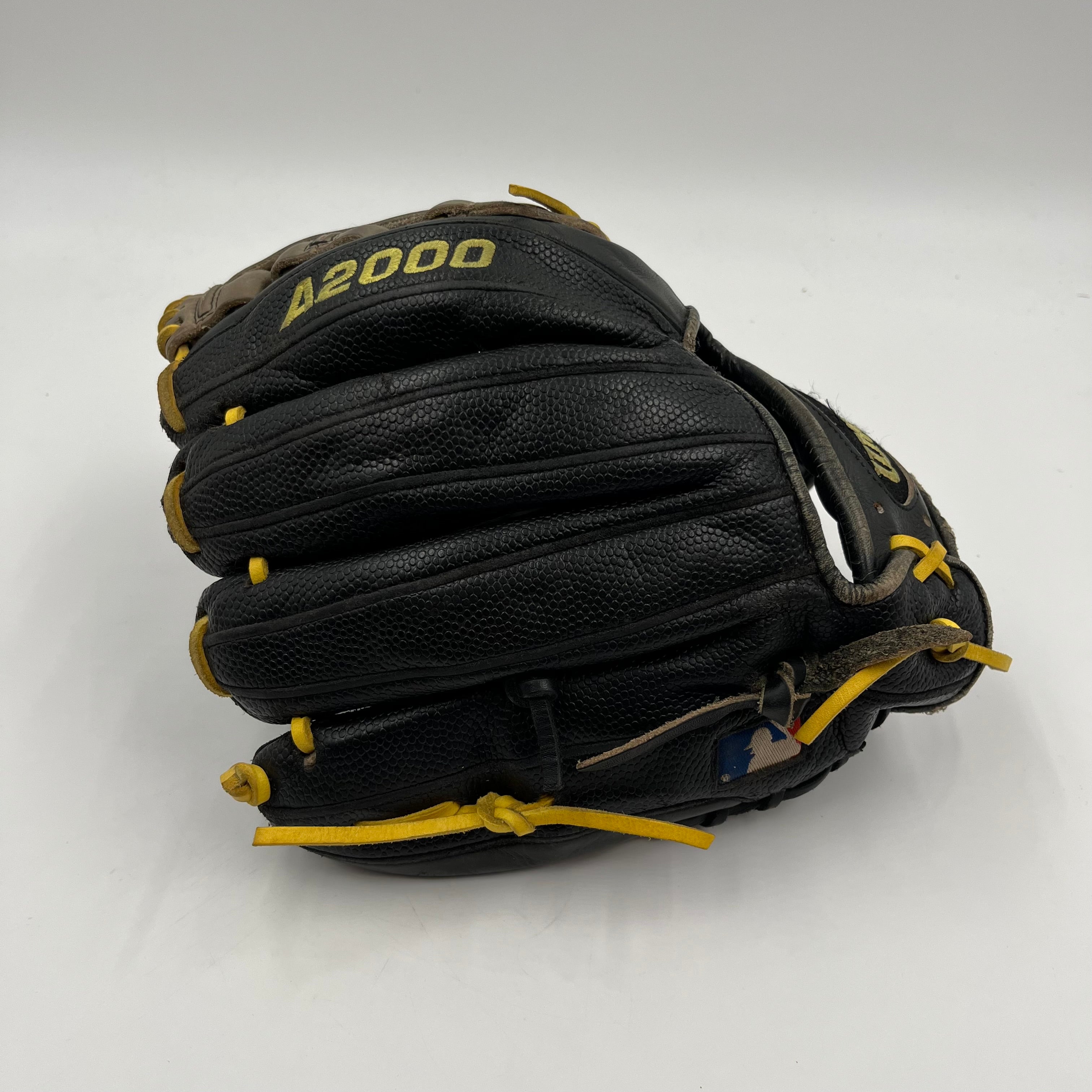 Wilson A2000 G4 11.5 Infield Baseball Glove