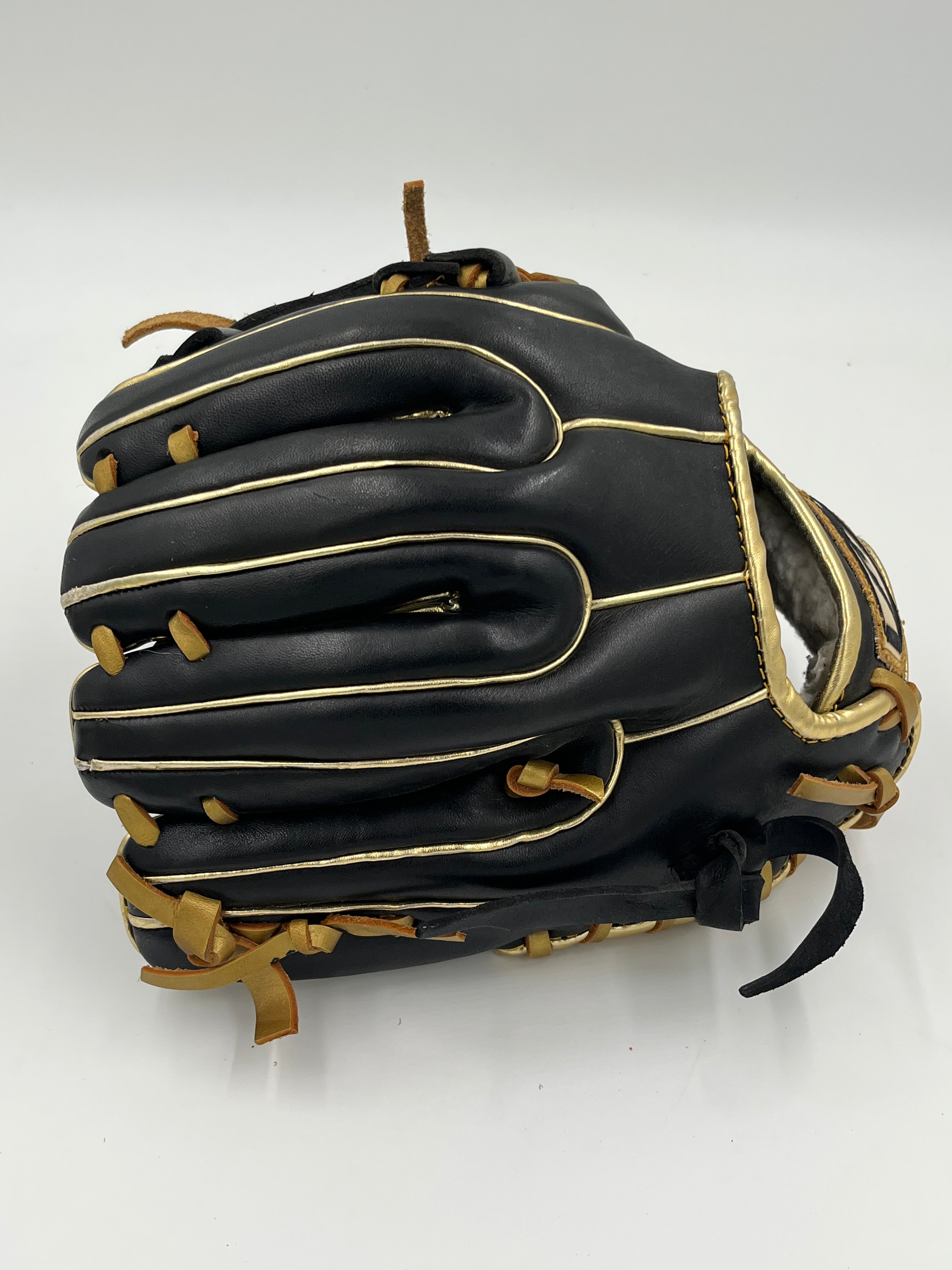 AR1 New York Yankees 11.75 infield baseball glove
