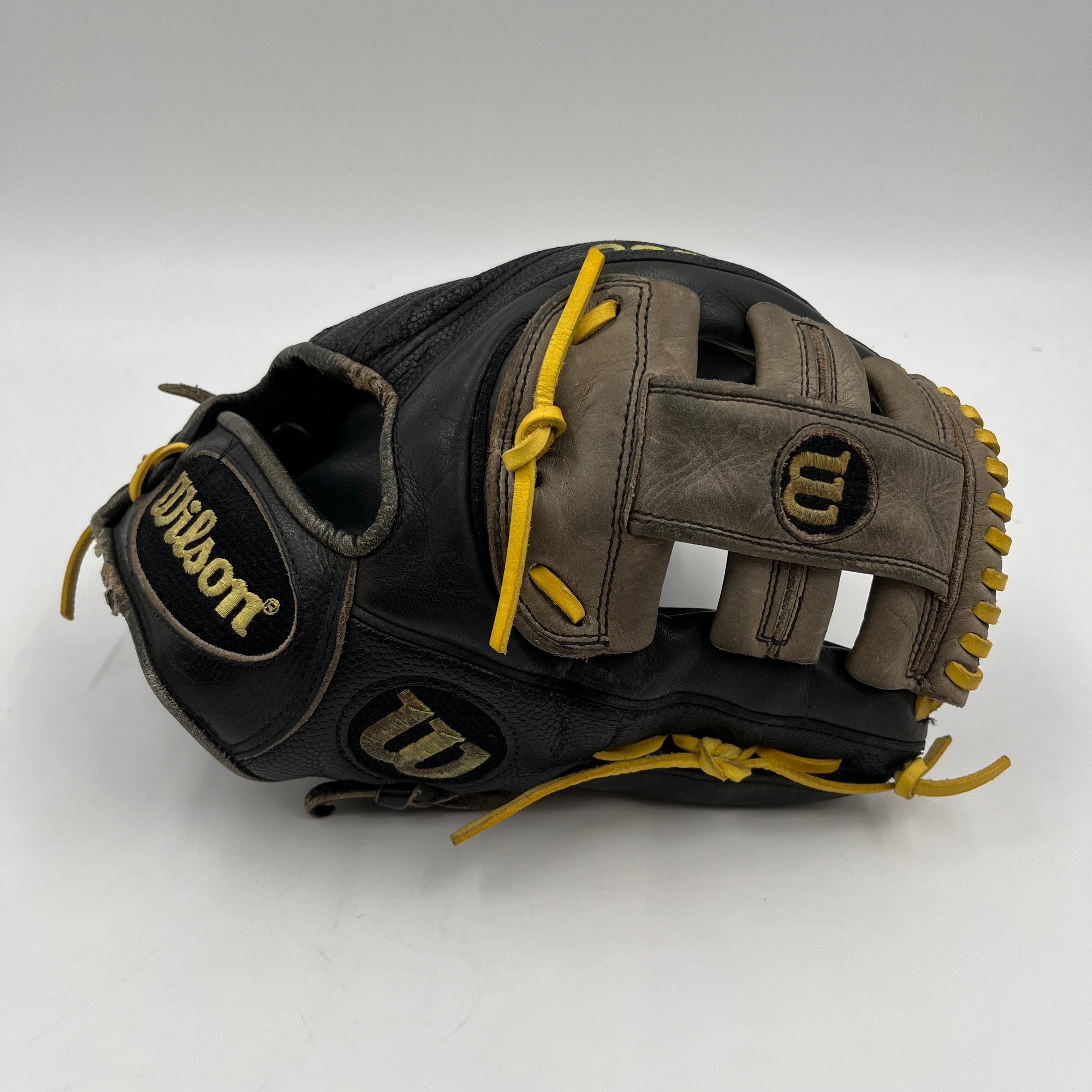 Wilson A2000 G4 11.5 Infield Baseball Glove