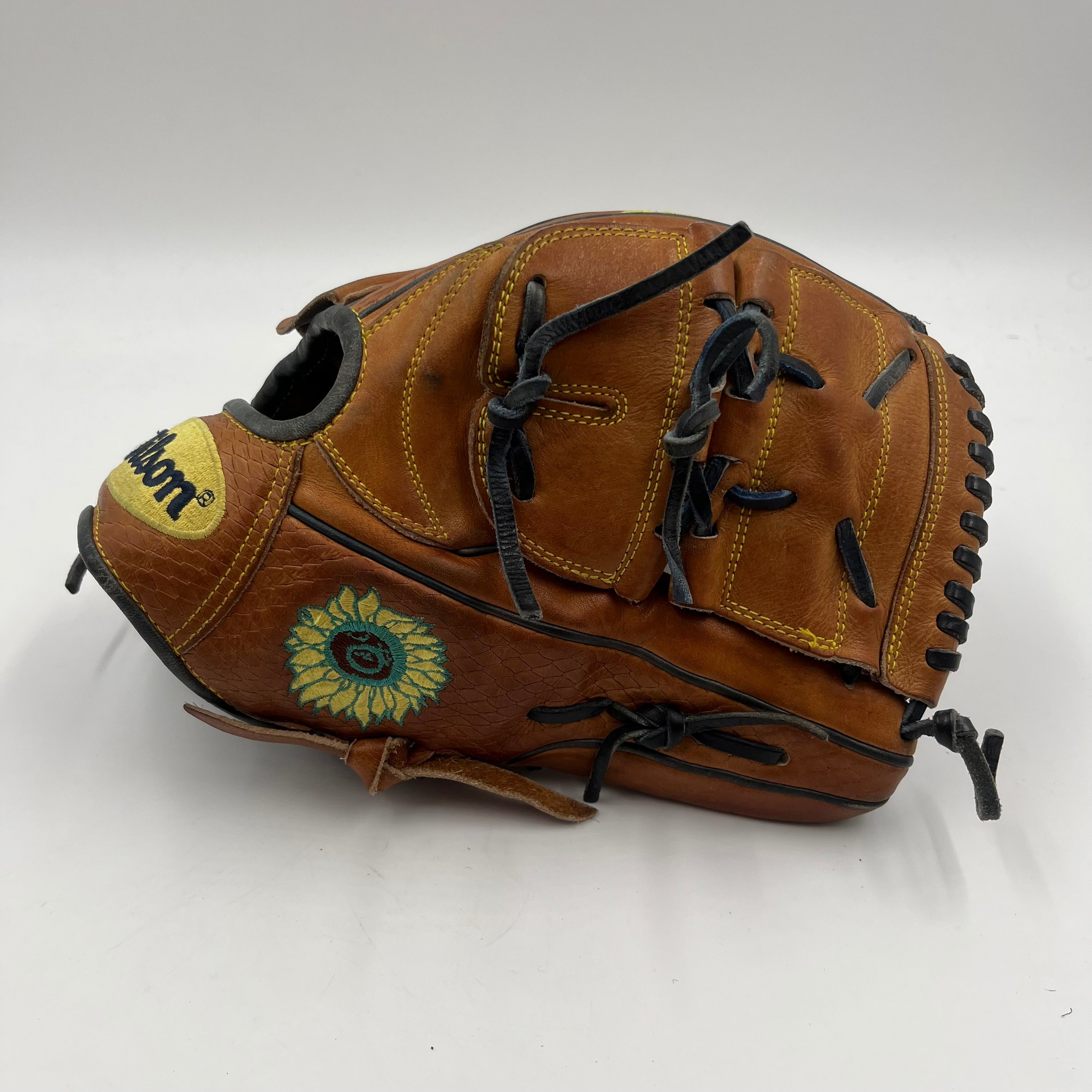 Wilson A2000 B2 Clevinger 12” Pitchers Infield Baseball Glove
