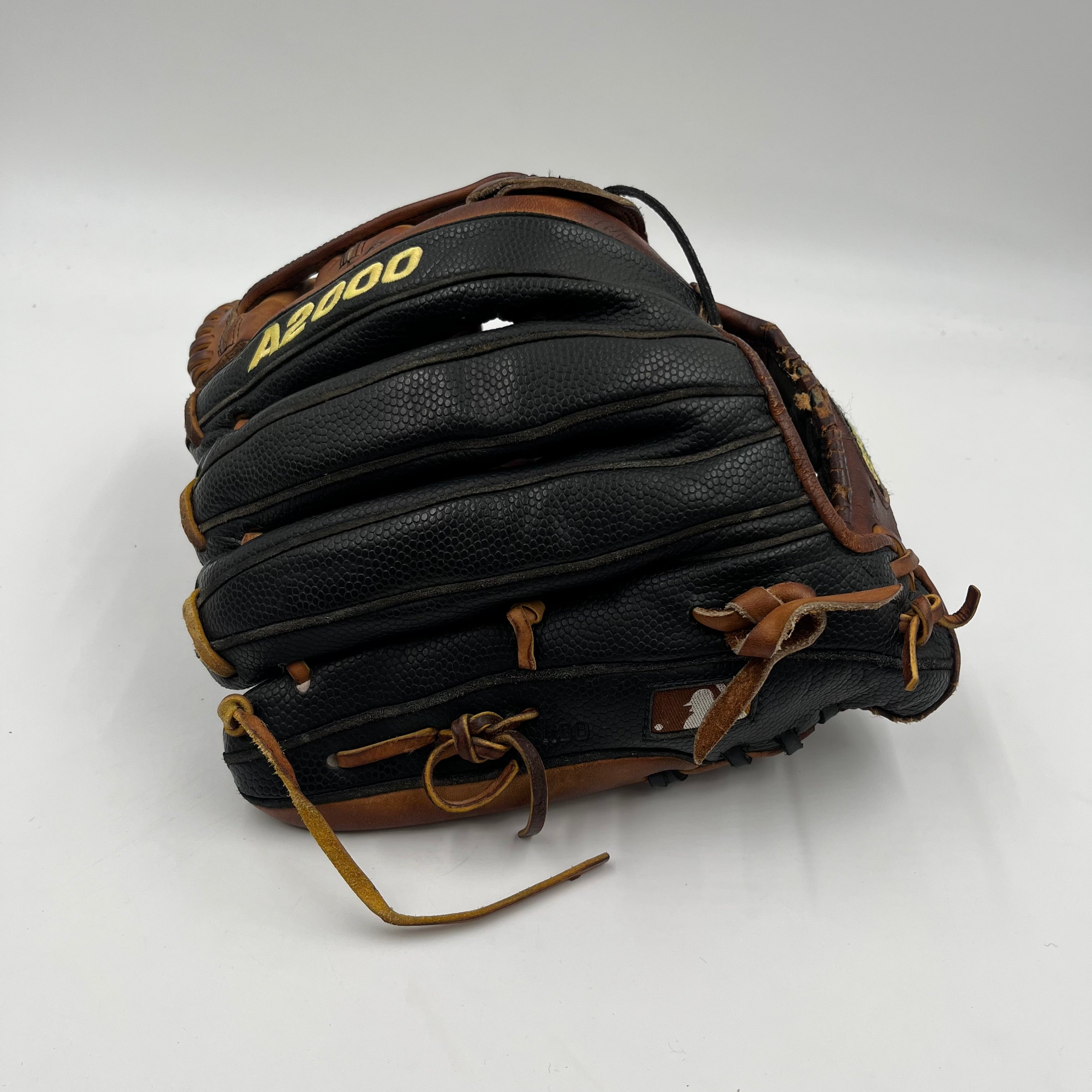 Wilson A2000 DW5 12” Infield Baseball Glove