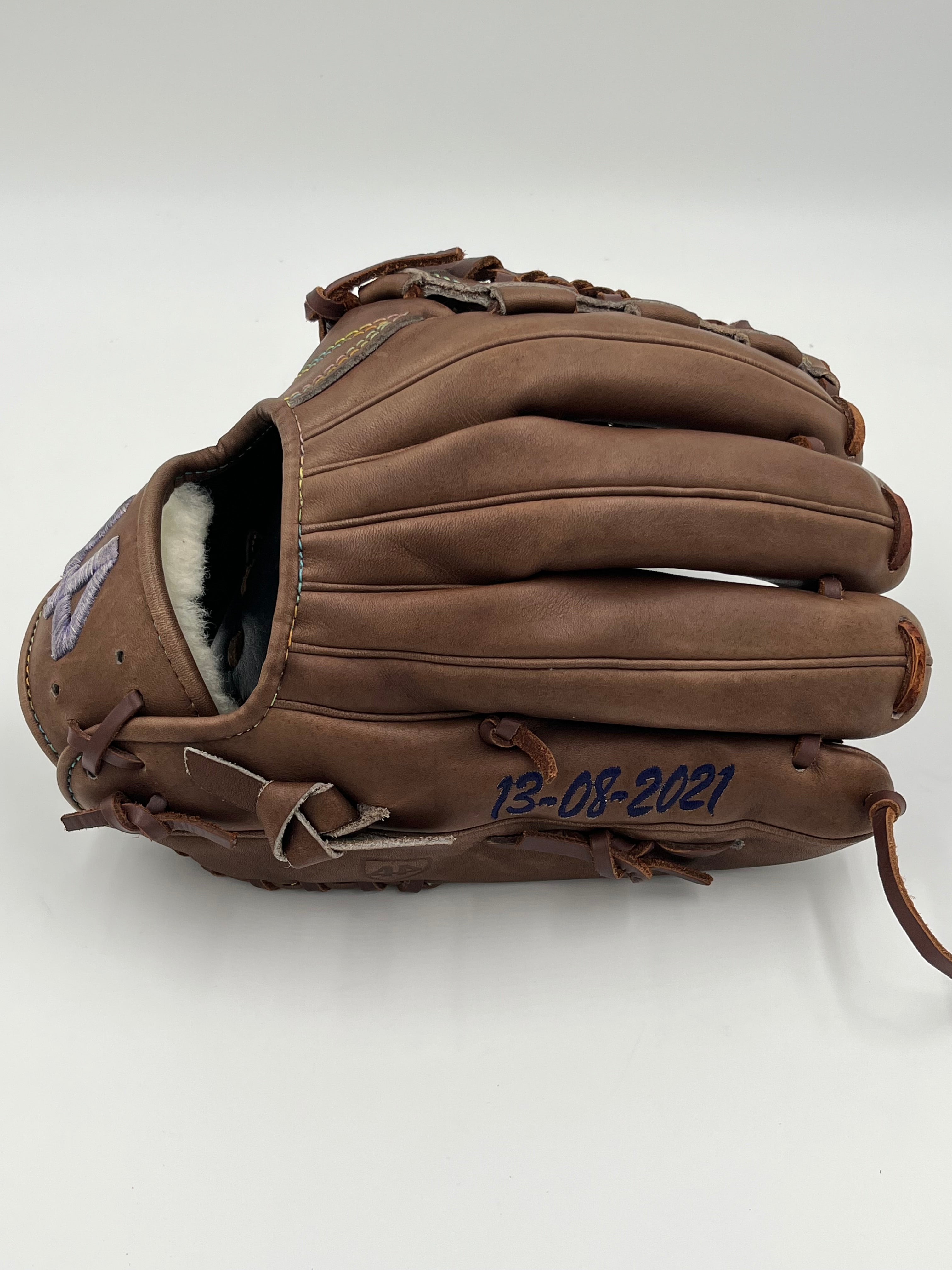 44 pro signature series 11.75 pitchers infield baseball glove