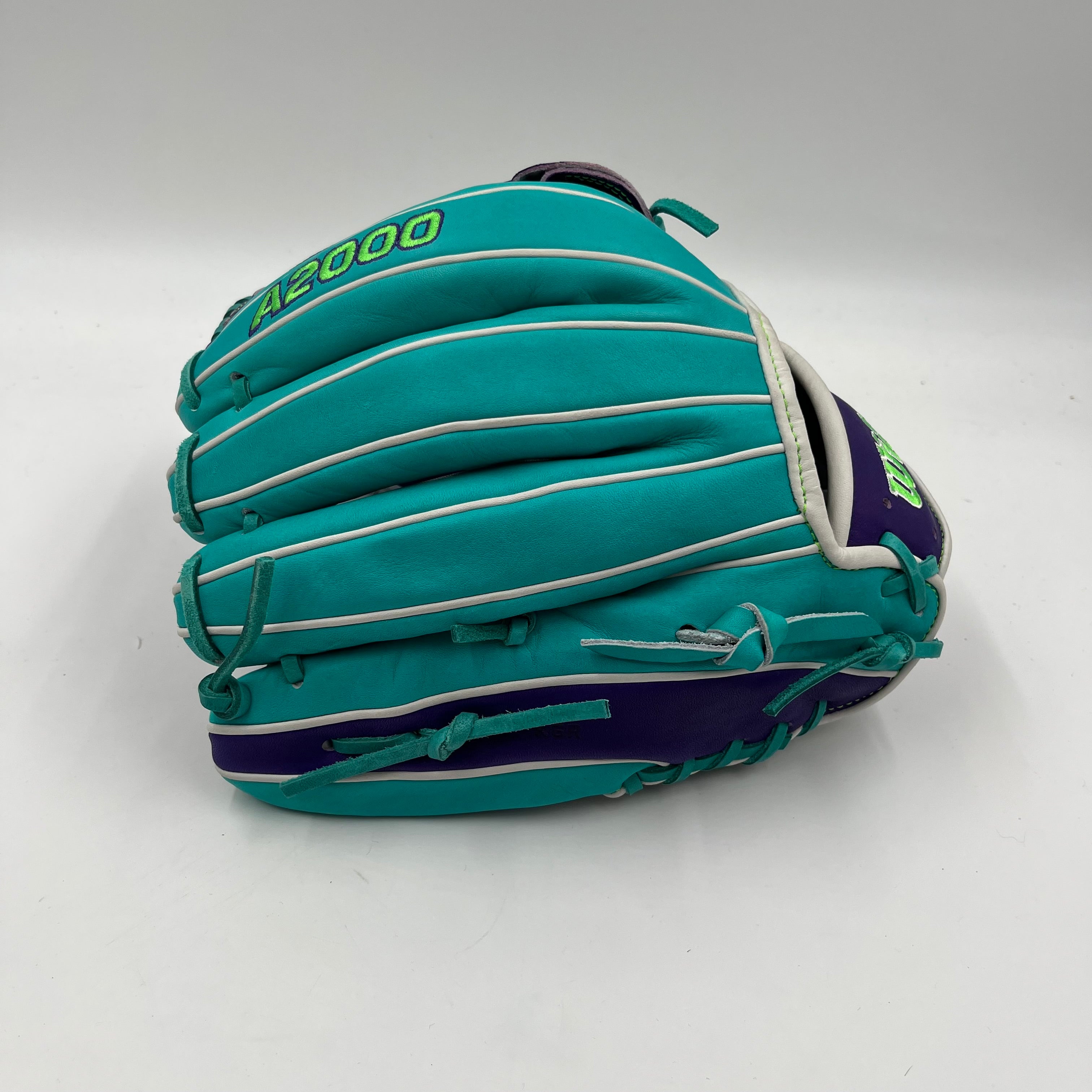 Wilson A2000 DW5 12” Infield Baseball Glove