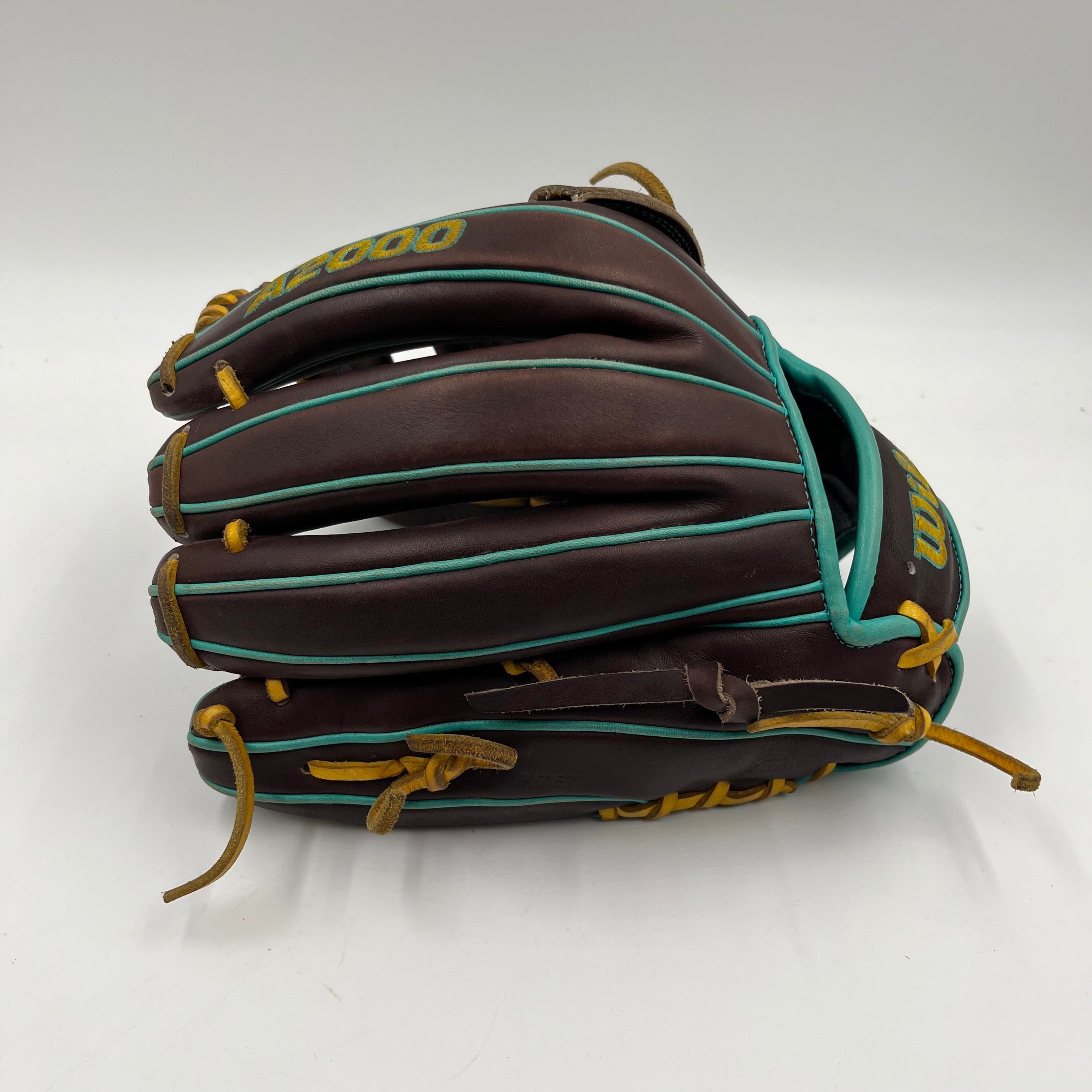 Wilson A2000 DW5 12” Infield Baseball Glove