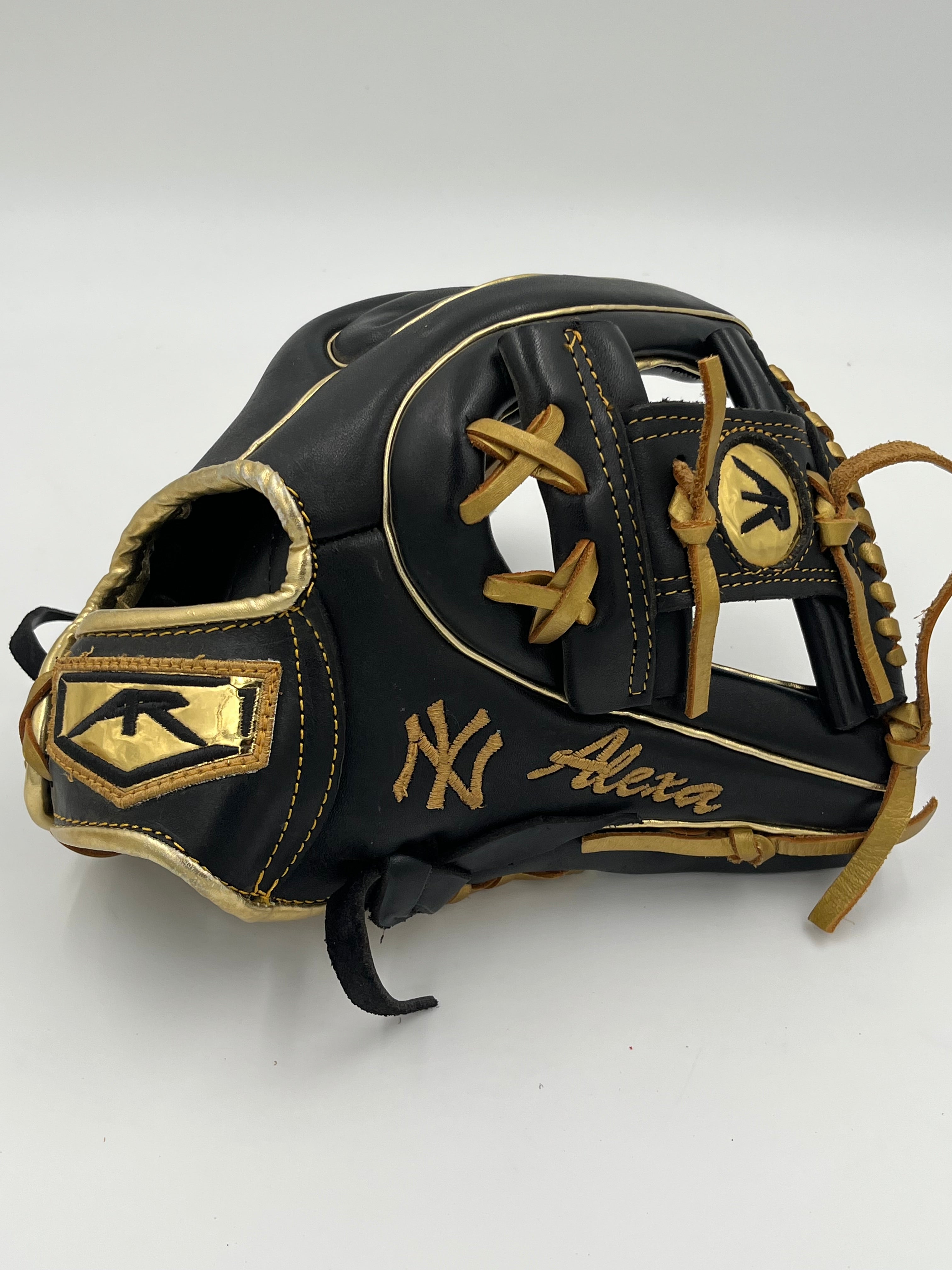 AR1 New York Yankees 11.75 infield baseball glove